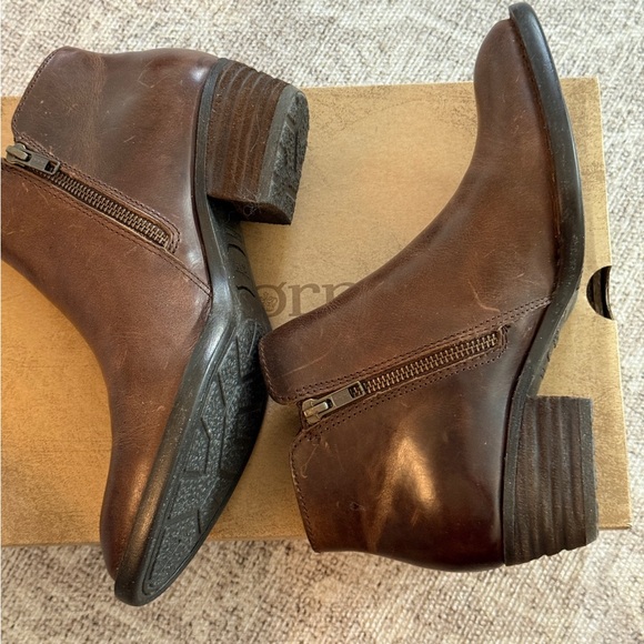 Born Bowlen Distressed Chocolate Brown Leather Zip Ankle Boots size 7.5 NIB! - Picture 3 of 11